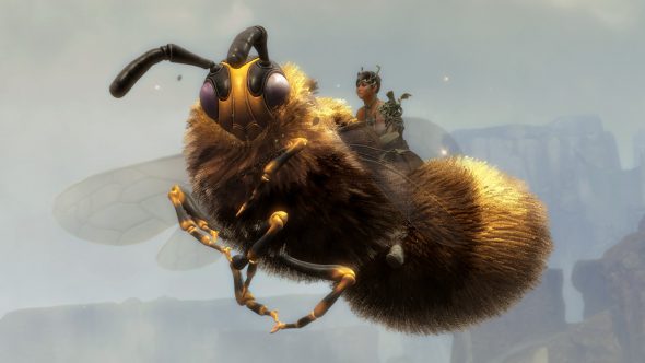 Eine Menschenfrau reitet auf dem „Flauschige Biene“-Schweberochen
