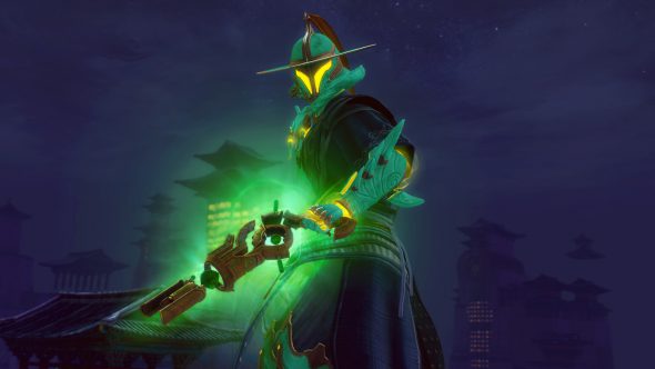 Ein mysteriöser Charakter mit Helm steht in der Nacht. Er trägt eine Jade-Rüstung, die grün und gelb leuchtet. In seiner Linken trägt er eine Jade-Tech-Pistole in Gold und Grün.